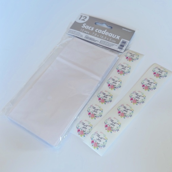 🆕 NEW 24 pcs Treat Bags Paper Bags with Stickers - Picture 8 of 8